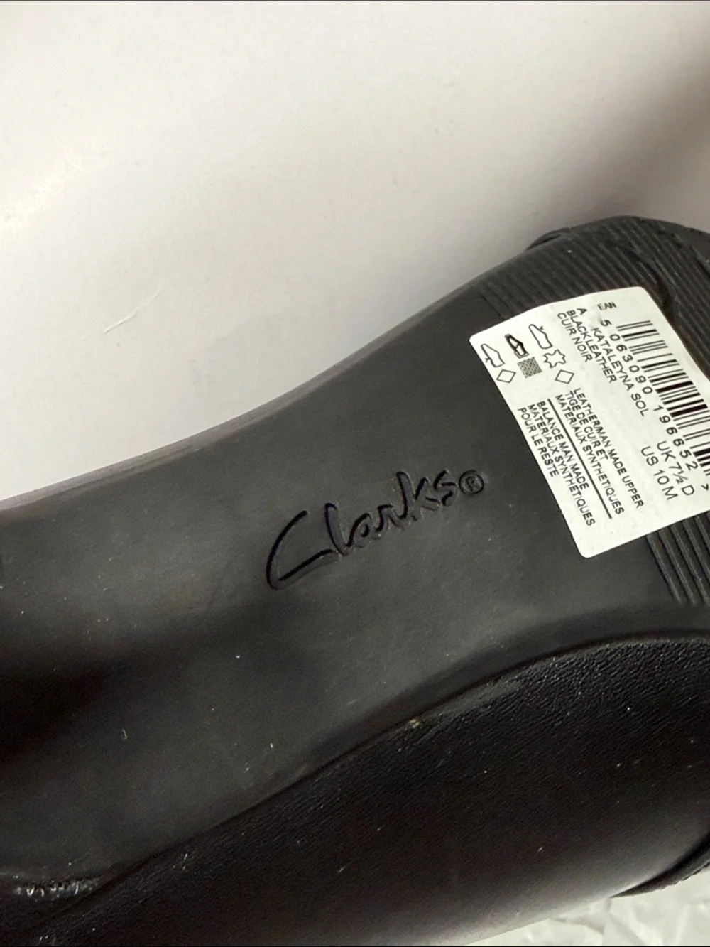 Clarks Kataleina Sol  Black Leather Ankle Bootie with Kitten Heel Size 10